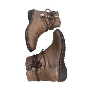 UGG CASPIA 1932 tan leather lace-up ankle boots with sheepskin lining US 8 EU 39